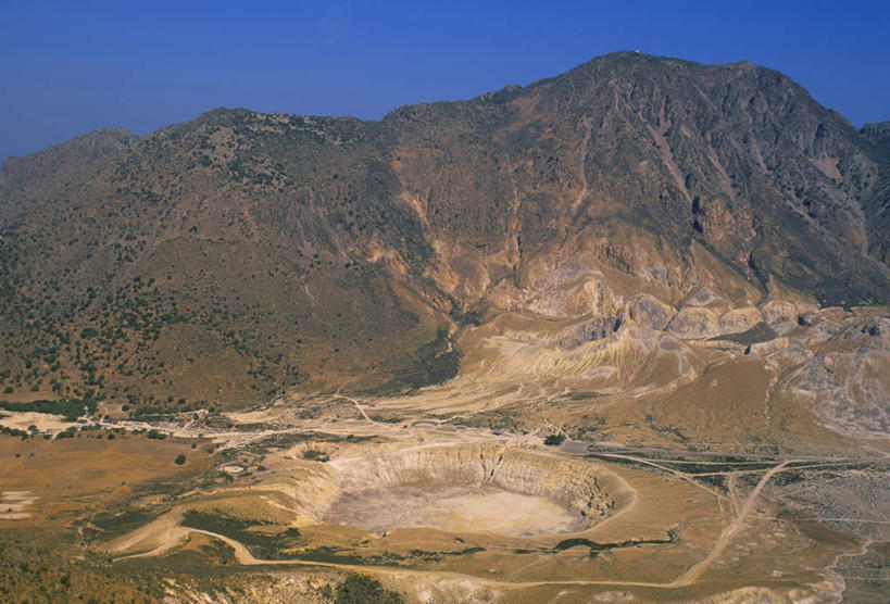 无人,横图,俯视,航拍,室外,白天,旅游,度假,火山,石头,美景,山,山脉,植物,希腊,欧洲,阴影,光线,石子,影子,景观,山顶,山峰,山峦,娱乐,树,树木,蓝色,绿色,蓝天,天空,阳光,自然,群山,天,享受,休闲,景色,放松,生长,晴朗,成长,鸟瞰,自然风光,多德卡尼斯群岛,沉积岩,希腊共和国,万里无云,颠峰,极峰,南斯波拉提群岛,水成岩,活火山,石块,死火山,休眠火山,岩石,晴空,晴空万里,彩图,高角度拍摄