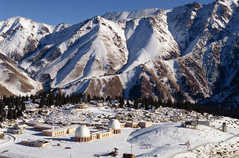 无人,家,横图,俯视,室外,白天,旅游,度假,石头,美景,山,雪,雪山,植物,大雪,哈萨克斯坦,亚洲,阴影,光线,石子,影子,房屋,屋子,冰,积雪,景观,山顶,山峰,雪景,冬季,冬天,山峦,娱乐,楼房,住宅,树,树木,蓝色,绿色,蓝天,天空,阳光,自然,天,享受,休闲,景色,放松,寒冷,生长,晴朗,成长,冰冷,中亚,自然风光,沉积岩,万里无云,严寒,冰凉,酷寒,凛冽,凛凛,极冷,颠峰,极峰,哈萨克斯坦共和国,水成岩,石块,岩石,晴空,晴空万里,彩图,高角度拍摄,房子