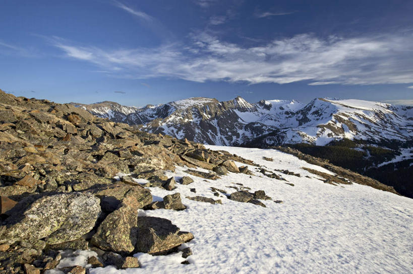 无人,公园,横图,室外,白天,正面,旅游,度假,冰山,石头,美景,山,雪,大雪,美国,阴影,光线,石子,影子,冰,积雪,景观,山峰,雪景,云,云朵,冬季,冬天,山峦,云彩,娱乐,冰川,蓝色,白云,蓝天,天空,阳光,自然,天,享受,休闲,景色,放松,寒冷,晴朗,冰冷,北美,北美洲,国家公园,自然风光,美洲,冰河,沉积岩,科罗拉多州,科罗拉多,北亚美利加洲,亚美利加洲,严寒,冰凉,酷寒,凛冽,凛凛,极冷,百年州,洛基山国家公园,美国落矶山国家公园,水成岩,石块,岩石,晴空,彩图,落基山国家公园