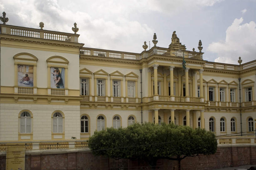 无人,家,宫殿,横图,室外,白天,仰视,旅游,度假,植物,别墅,标志建筑,地标,建筑,雕塑,巴西,阴影,艺术,装饰,光线,雕刻,雕像,影子,房屋,屋子,云,云朵,法院,公寓,云彩,娱乐,建设,洋房,楼房,住宅,树,树木,蓝色,绿色,白云,蓝天,天空,阳光,自然,工艺品,天,享受,休闲,旅游胜地,南美,放松,生长,晴朗,成长,纪念,美术,南美洲,法庭,拉丁美洲,主题,美洲,陈列,巴西联邦共和国,首府,功能,美学,亚美利加洲,南亚美利加洲,马瑙斯,亚马孙,亚马孙州,晴空,彩图,低角度拍摄,房子