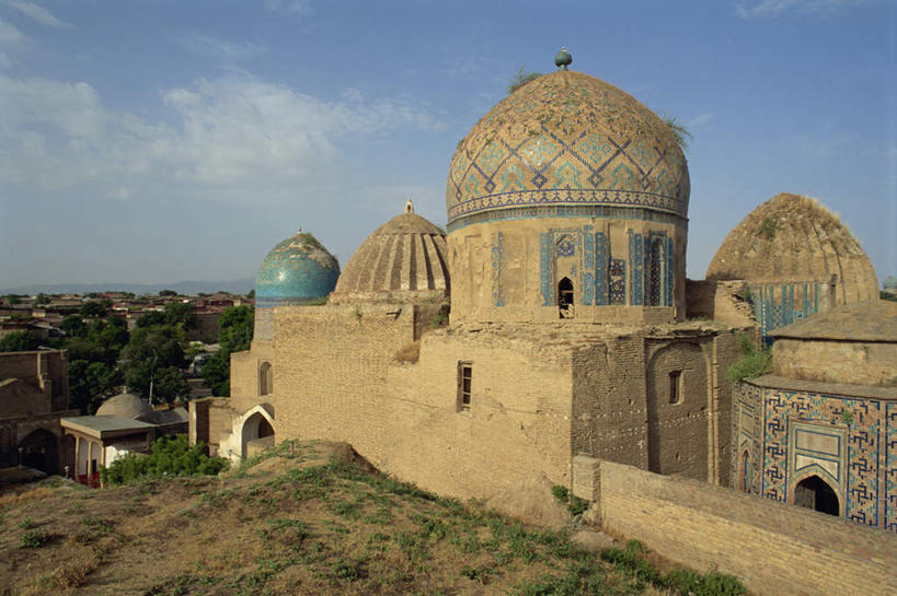 无人,教堂,横图,室外,白天,正面,旅游,度假,草地,草坪,植物,窗户,门,标志建筑,地标,建筑,乌兹别克斯坦,亚洲,阴影,节日,光线,影子,墙,屋顶,云,云朵,云彩,顶棚,文化,娱乐,建设,玻璃窗,墙壁,墙面,草,树,树木,蓝色,绿色,白云,蓝天,天空,阳光,自然,门框,天,祈祷,享受,休闲,墓地,健康,旅游胜地,放松,许愿,宗教,信仰,生长,晴朗,成长,纪念,祈求,坟墓,陵墓,中亚,坟场,信念,乌兹别克斯坦共和国,撒马尔罕,平安,晴空,彩图,大教堂,礼拜堂