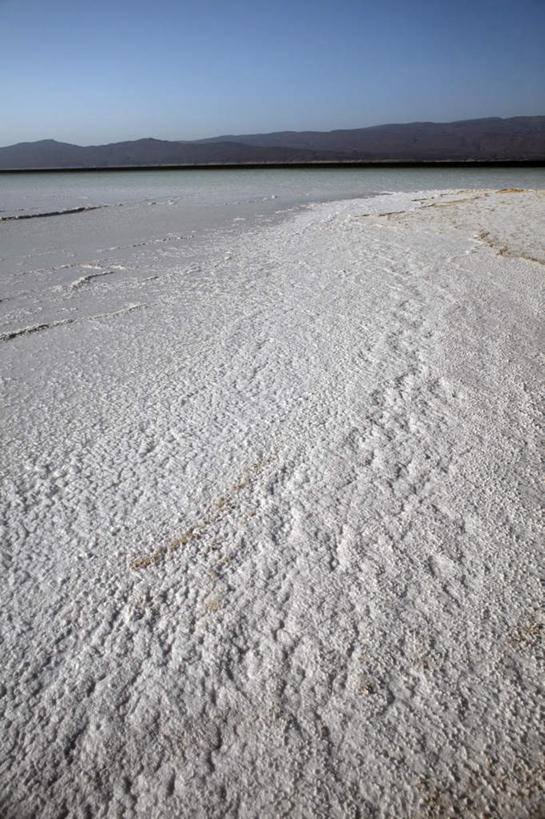 无人,竖图,室外,白天,正面,旅游,度假,石头,美景,山,山脉,非洲,吉布提,阴影,光线,石子,影子,景观,山峰,云,云朵,调料,盐,山峦,调味品,调味料,云彩,娱乐,食盐,蓝色,白云,蓝天,天空,阳光,自然,群山,天,享受,休闲,景色,放松,晴朗,连绵,绵延,自然风光,阿非利加洲,东非,绵亘,吉布提共和国,盐田,石块,岩石,晴空,彩图