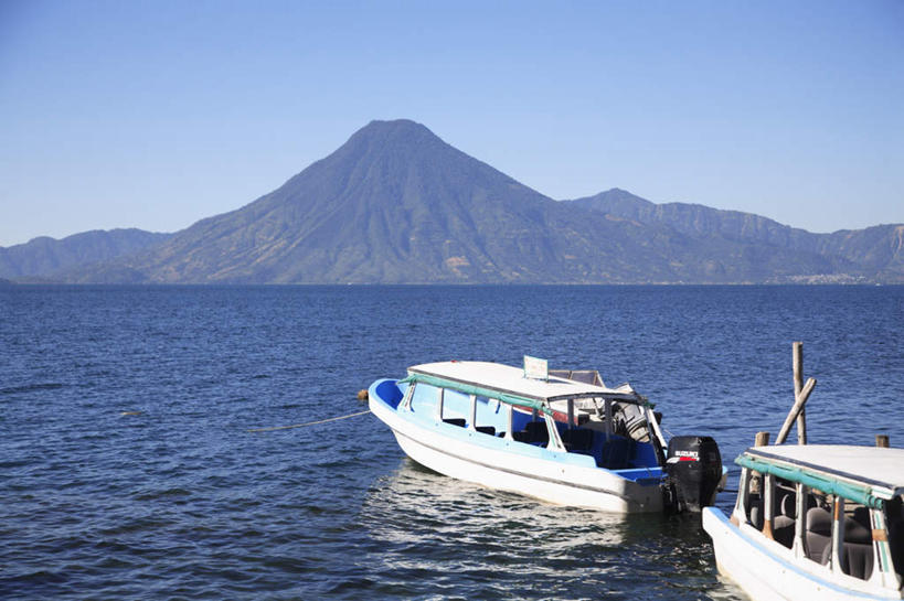 无人,码头,横图,室外,白天,正面,旅游,度假,湖,湖泊,火山,美景,水,港口,船,危地马拉,阴影,波纹,光线,影子,湖面,景观,水流,水面,云,云朵,游艇,涟漪,两艘,云彩,娱乐,蓝色,白云,倒影,蓝天,水纹,天空,阳光,自然,交通工具,波浪,湖水,天,享受,休闲,景色,放松,晴朗,倒映,北美,北美洲,自然风光,载具,美洲,水晕,北亚美利加洲,亚美利加洲,危地马拉共和国,瓜地马拉,阿蒂特兰湖,反照,活火山,死火山,休眠火山,晴空,彩图,摆渡口,埠头,渡口,渡头,港湾,海港,货运码头,口岸,商港