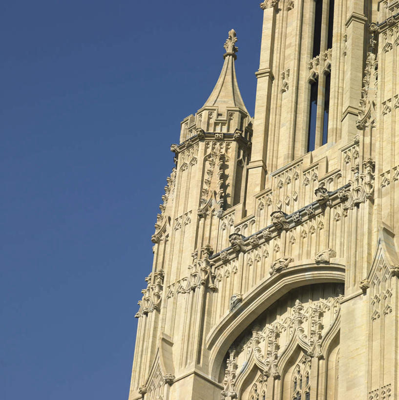 无人,高楼大厦,竖图,室外,白天,仰视,旅游,度假,办公楼,标志建筑,大厦,地标,建筑,摩天大楼,写字楼,英国,欧洲,阴影,光线,影子,墙,娱乐,建设,英格兰,墙壁,墙面,蓝色,蓝天,天空,阳光,楼宇,天,享受,休闲,旅游胜地,商务楼,放松,晴朗,华丽,西欧,大不列颠,大不列颠及北爱尔兰联合王国,万里无云,富丽,大不列颠联合王国,日不落英帝国,华美,布里斯托尔,布里斯托,布里斯托大学,布里斯托尔大学,晴空,晴空万里,彩图,低角度拍摄,大楼,高层建筑,高楼,摩天楼,威尔斯纪念楼