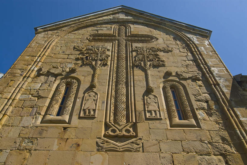 无人,教堂,横图,室外,特写,白天,仰视,旅游,度假,标志建筑,地标,建筑,格鲁吉亚,亚洲,阴影,节日,朦胧,模糊,装饰,光线,影子,墙,文化,娱乐,建设,墙壁,墙面,蓝色,蓝天,天空,阳光,天,祈祷,享受,休闲,健康,旅游胜地,放松,许愿,宗教,信仰,晴朗,纪念,华丽,修饰,祈求,点缀,西亚,信念,万里无云,衬托,美观,雅致,雅观,平安,晴空,晴空万里,彩图,低角度拍摄,大教堂,礼拜堂