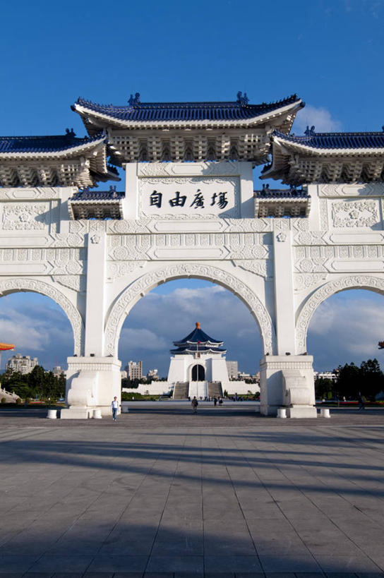 无人,家,竖图,室外,白天,正面,旅游,度假,名胜古迹,标志建筑,地标,建筑,台湾,中国,亚洲,遗迹,房屋,屋子,拱门,古迹,文物,娱乐,建设,古建筑,楼房,住宅,蓝色,蓝天,天空,阳光,天,享受,休闲,旅游胜地,放松,晴朗,蒋介石纪念堂,中正纪念堂,古文明,东亚,台北,万里无云,港澳台,中华人民共和国,省会,台北市,台湾省,蒋公纪念堂,中正区,晴空,晴空万里,彩图,房子,台