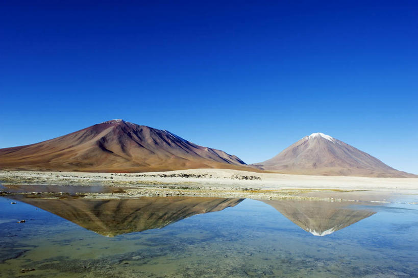 无人,横图,室外,白天,正面,仰视,旅游,度假,湖,湖泊,火山,美景,水,玻利维亚,波纹,朦胧,模糊,湖面,景观,水流,水面,涟漪,娱乐,蓝色,倒影,蓝天,水纹,天空,自然,波浪,湖水,天,享受,休闲,景色,南美,放松,晴朗,南美洲,倒映,拉丁美洲,自然风光,美洲,万里无云,水晕,亚美利加洲,南亚美利加洲,玻利维亚多民族国,反照,活火山,死火山,休眠火山,晴空,晴空万里,彩图,低角度拍摄