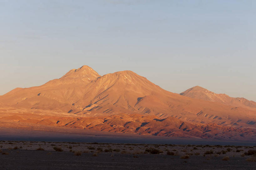 无人,横图,室外,白天,正面,旅游,度假,火山,石头,美景,日落,沙漠,山,山脉,智利,阴影,光线,沙子,石子,影子,景观,山顶,山峰,晚霞,霞光,落日,沙丘,山峦,娱乐,阳光,自然,黄昏,群山,享受,休闲,景色,彩霞,南美,放松,南美洲,拉丁美洲,自然风光,美洲,沉积岩,亚美利加洲,南亚美利加洲,智利共和国,颠峰,极峰,夕照,阿塔卡马沙漠,水成岩,大漠,活火山,砂漠,石块,死火山,休眠火山,岩石,夕阳,彩图,斜阳