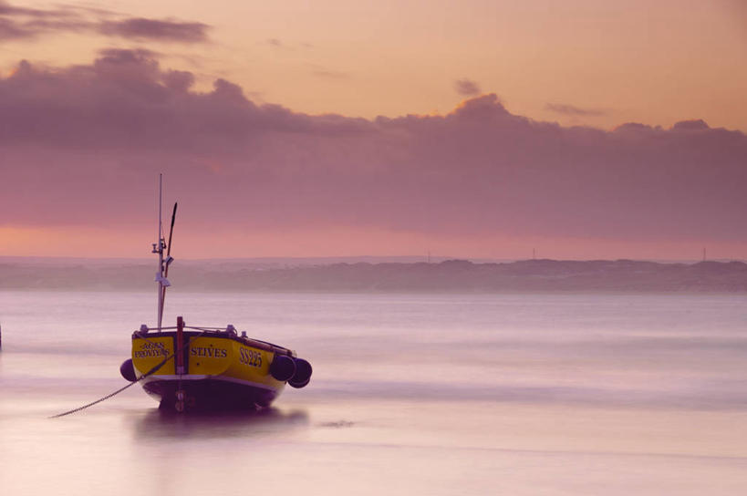无人,横图,室外,白天,正面,旅游,度假,海浪,海洋,美景,日落,沙滩,轮船,船,英国,欧洲,一艘,停靠,朦胧,模糊,沙子,海岸,景观,浪花,晚霞,霞光,落日,沙地,娱乐,英格兰,自然,海水,黄昏,绳子,交通工具,享受,休闲,景色,彩霞,放松,绳索,西欧,停泊,自然风光,载具,缆绳,大不列颠,海景,大不列颠及北爱尔兰联合王国,大不列颠联合王国,日不落英帝国,夕照,英吉利,圣艾夫斯,大海,风浪,海,海水的波动,海滩,近岸浪,涌浪,夕阳,彩图,斜阳