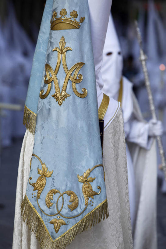 西方人,一个人,教堂,站,竖图,室外,白天,正面,民族服装,旅游,度假,名胜古迹,标志建筑,地标,建筑,西班牙,欧洲,复活节,欧洲人,仅一个男性,仅一个人,阴影,花纹,节日,庆祝,遗迹,装饰,光线,影子,古迹,文化,文物,娱乐,建设,古建筑,安达卢西亚,仅一个年轻男性,阳光,祈祷,站着,庆典,享受,休闲,健康,旅游胜地,放松,许愿,遮,遮掩,宗教,信仰,纪念,华丽,修饰,祈求,点缀,掩盖,遮挡,南欧,安达鲁西亚,信念,古文明,遮盖,西班牙王国,衬托,美观,雅致,雅观,掩饰,安达卢西亚自治区,安特克拉,平安,男人,男性,年轻男性,白种人,站立,半身,彩图,传统服装,民俗服,大教堂,礼拜堂