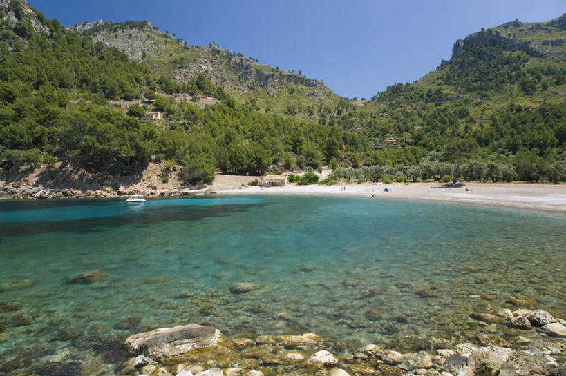 无人,横图,室外,白天,正面,旅游,度假,湖,湖泊,石头,美景,森林,山,山脉,树林,水,植物,西班牙,欧洲,阴影,光线,石子,影子,湖面,景观,山峰,水流,水面,山峦,娱乐,树,树木,蓝色,绿色,蓝天,天空,阳光,自然,湖水,群山,天,享受,休闲,景色,放松,生长,晴朗,成长,南欧,自然风光,万里无云,马略卡岛,西班牙王国,巴利阿里群岛,巴利阿里,石块,岩石,晴空,晴空万里,彩图