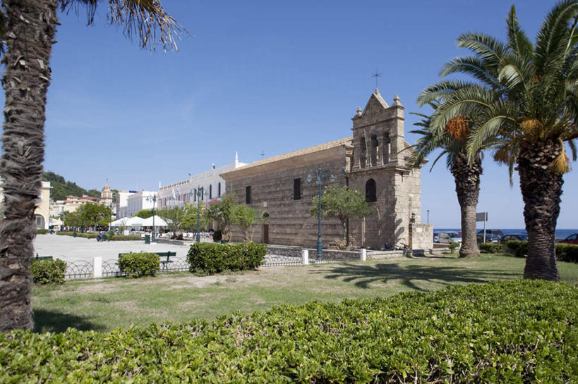 无人,家,横图,室外,白天,仰视,度假,美景,植物,城市风光,城市,棕榈树,叶子,希腊,欧洲,阴影,光线,影子,房屋,屋子,景观,绿叶,娱乐,楼房,住宅,树,树木,蓝色,绿色,蓝天,天空,阳光,自然,天,享受,休闲,嫩叶,景色,放松,生长,晴朗,成长,棕榈叶,希腊共和国,万里无云,爱奥尼亚群岛,伊奥尼亚群岛,扎金索斯,扎金索斯岛,叶,叶片,晴空,晴空万里,彩图,低角度拍摄,房子