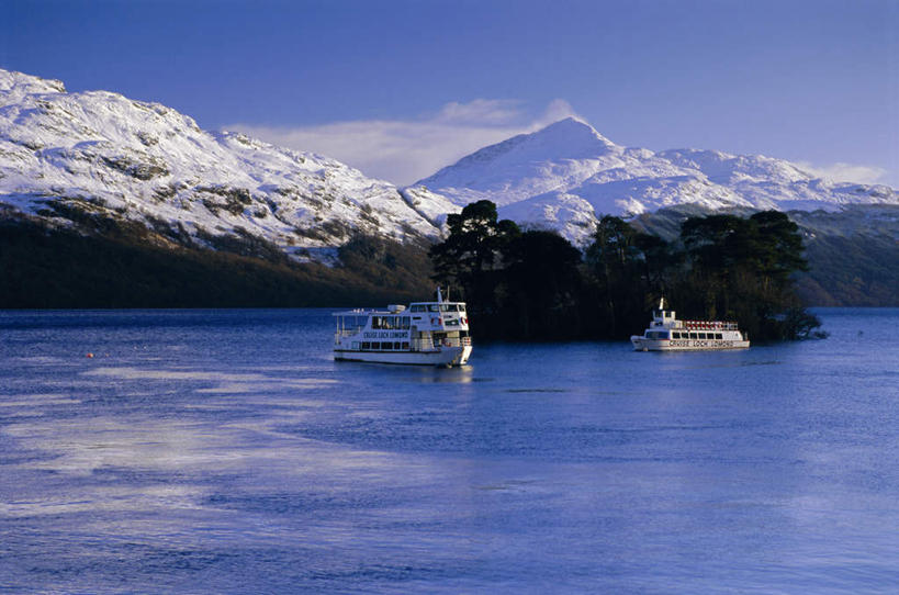 无人,横图,室外,白天,正面,旅游,度假,湖,湖泊,石头,美景,山,水,雪,雪山,植物,大雪,轮船,船,英国,欧洲,阴影,波纹,光线,石子,影子,冰,湖面,积雪,景观,山顶,山峰,水流,水面,雪景,云,云朵,冬季,冬天,涟漪,山峦,云彩,娱乐,苏格兰,树,树木,蓝色,绿色,白云,倒影,蓝天,水纹,天空,阳光,自然,交通工具,波浪,湖水,天,享受,休闲,景色,放松,寒冷,生长,晴朗,成长,冰冷,倒映,西欧,自然风光,载具,大不列颠,大不列颠及北爱尔兰联合王国,大不列颠及爱尔兰联合王国,水晕,严寒,冰凉,酷寒,凛冽,凛凛,极冷,苏格兰王国,颠峰,极峰,反照,阿盖尔.比特,石块,岩石,晴空,彩图,大不列颠王国,大英帝国,联合王国,日不落帝国