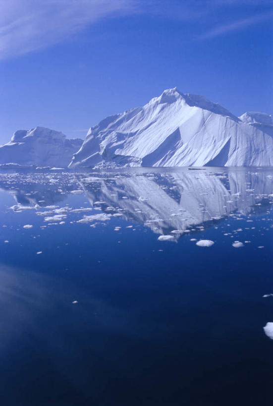 无人,竖图,室外,白天,正面,旅游,度假,冰山,海浪,海洋,美景,山,丹麦,欧洲,阴影,光线,影子,冰,景观,浪花,山峰,山峦,娱乐,冰川,蓝色,蓝天,天空,阳光,自然,海水,浮冰,天,享受,休闲,景色,放松,寒冷,晴朗,冰冷,自然风光,北欧,冰河,海景,万里无云,格陵兰,格陵兰岛,首府,严寒,丹麦王国,冰凉,酷寒,凛冽,凛凛,极冷,流冰,浮冰块,戈特霍布,努克,大海,风浪,海,海水的波动,近岸浪,涌浪,晴空,晴空万里,彩图