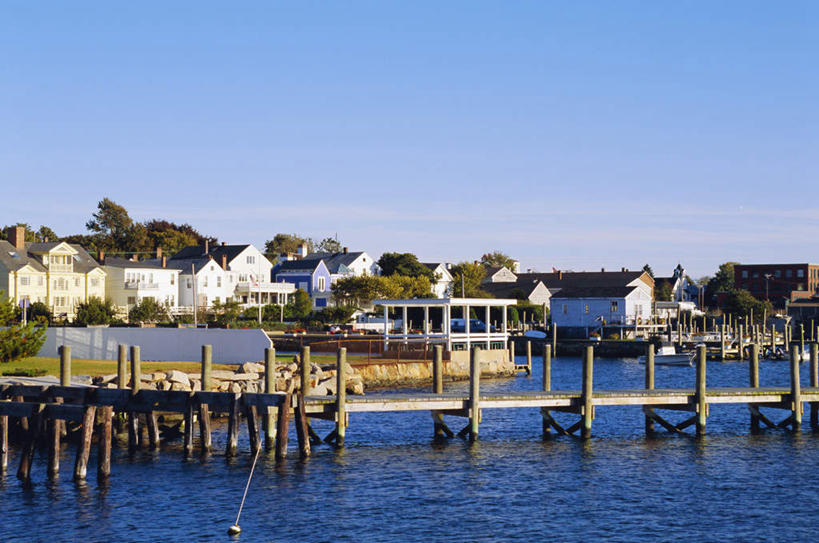 无人,家,码头,横图,室外,白天,正面,度假,草地,草坪,海浪,海洋,美景,植物,别墅,城市风光,城市,港口,美国,阴影,光线,木板,影子,房屋,屋子,景观,浪花,云,云朵,公寓,桥,木桥,云彩,娱乐,洋房,楼房,住宅,栈桥,草,树,树木,蓝色,绿色,白云,倒影,蓝天,天空,阳光,自然,海水,天,享受,休闲,景色,放松,生长,晴朗,成长,人行桥,木板桥,倒映,北美,北美洲,美洲,海景,北亚美利加洲,亚美利加洲,康涅狄格,康涅狄格州,宪法之州,豆蔻之州,新伦敦县,反照,大海,风浪,海,海水的波动,近岸浪,涌浪,晴空,彩图,房子,摆渡口,埠头,渡口,渡头,港湾,海港,货运码头,口岸,商港