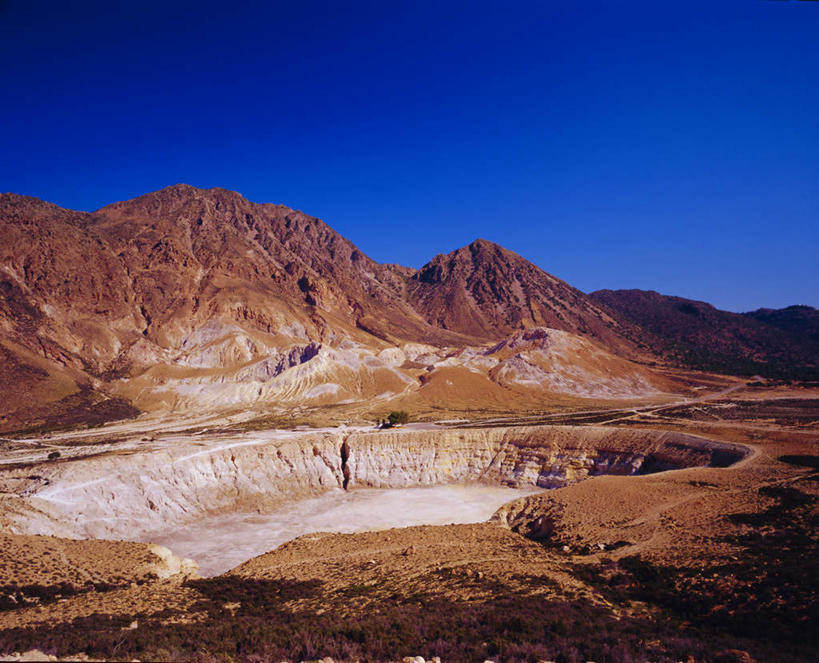 无人,横图,室外,白天,正面,旅游,度假,火山,石头,美景,山,山脉,希腊,欧洲,阴影,光线,石子,影子,景观,山峰,山峦,娱乐,蓝色,蓝天,天空,阳光,自然,群山,天,享受,休闲,景色,放松,晴朗,自然风光,多德卡尼斯群岛,希腊共和国,万里无云,南斯波拉提群岛,活火山,石块,死火山,休眠火山,岩石,晴空,晴空万里,彩图