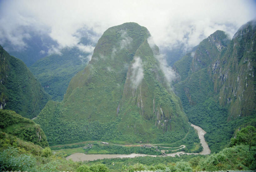 无人,横图,俯视,室外,白天,旅游,度假,草地,草坪,河流,美景,山,山脉,水,植物,秘鲁,阴影,波纹,朦胧,模糊,光线,影子,河水,景观,山峰,水流,云,云朵,涟漪,山峦,云彩,娱乐,草,树,树木,蓝色,绿色,白云,倒影,蓝天,水纹,天空,阳光,自然,波浪,群山,天,享受,休闲,景色,南美,放松,生长,晴朗,成长,南美洲,倒映,拉丁美洲,自然风光,美洲,秘鲁共和国,马丘比丘,水晕,亚美利加洲,南亚美利加洲,玉米之仓,马丘比丘遗址,失落之城,印加帝国,反照,晴空,彩图,高角度拍摄