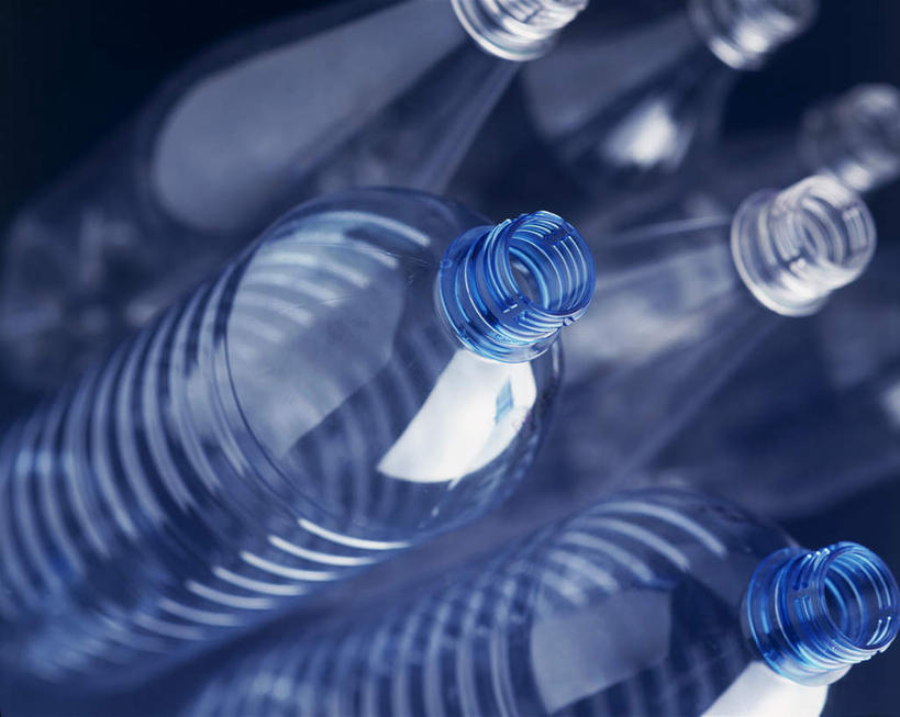 无人,横图,俯视,室外,特写,白天,静物,许多,阴影,环保,朦胧,模糊,光线,影子,很多,阳光,瓶子,塑料制品,塑料瓶,能源,回收,资源,利用,低碳,循环,持续,彩图,高角度拍摄