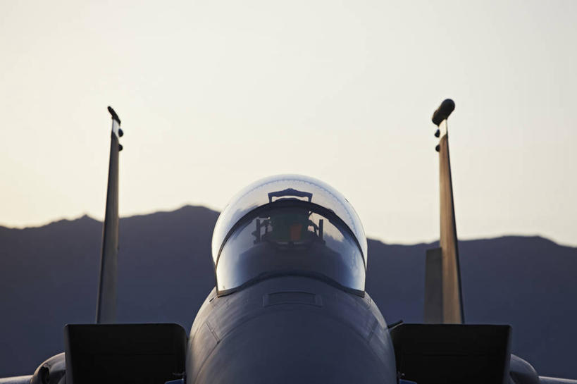 无人,横图,室外,留白,正面,山,山脉,飞机,阿富汗,美国,对称,黄昏,战争,摄影,空军,飞行器,工程,战斗机,北美,北美洲,美洲,军用机,美军,军用战斗机,军用直升机,座舱,麦克唐纳.道格拉斯,鹰式战斗机,F-15鹰式战斗机,F-15战斗机,北亚美利加洲,亚美利加洲,几何形状,设计,彩图,美利坚合众国,F-15E攻击鹰式战斗轰炸机,美国空军,兴都库什山脉