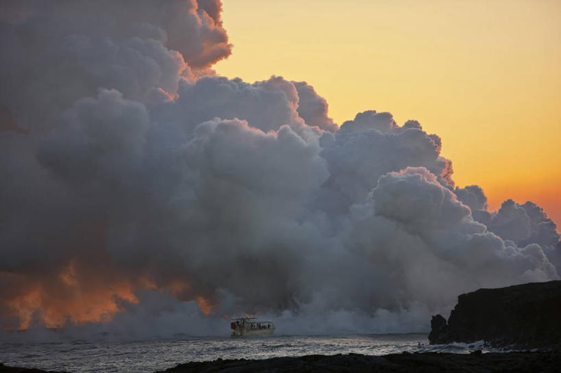 横图,室外,旅游,火山,船,夏威夷,美国,环保,蒸汽,热,吹气,烟,熔岩,摄影,能源,回收,灰,资源,北美,北美洲,美洲,毁灭,利用,低碳,观光船,循环,夏威夷州,爱洛哈之州,夏威夷群岛,夏威夷火山国家公园,比格岛,北亚美利加洲,亚美利加洲,持续,地质学,太平洋岛屿,危险,彩图,旅行,美利坚合众国