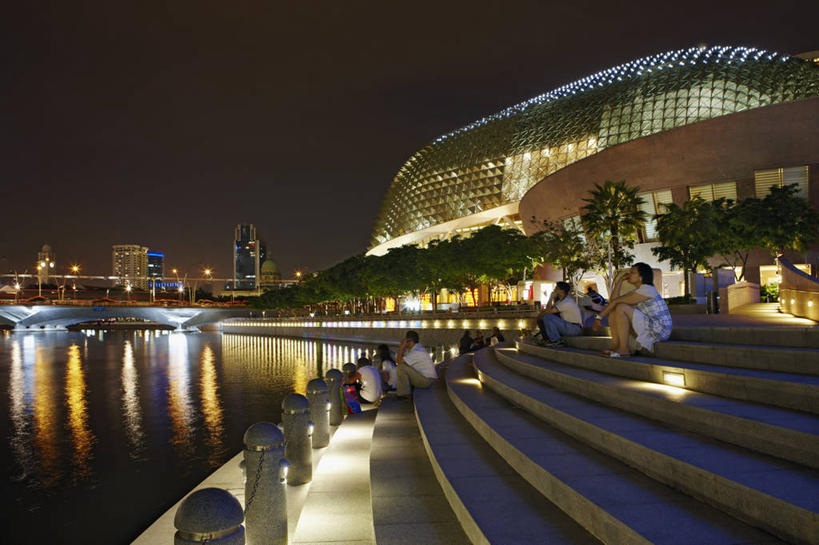 成年人,人群,横图,室外,夜晚,海洋,水,城市,道路,建筑,路,新加坡,小路,交通,许多人,台阶,地标建筑,一群人,摄影,新加坡河,男人,女人,彩图,旅行