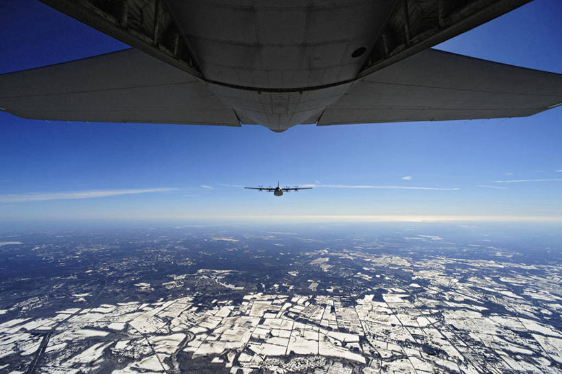 无人,横图,俯视,航拍,室外,白天,美国,军事,田地,飞,运输,摄影,飞行器,鸟瞰,军用机,宾夕法尼亚,稳定,货机,彩图,高角度拍摄,编队飞行