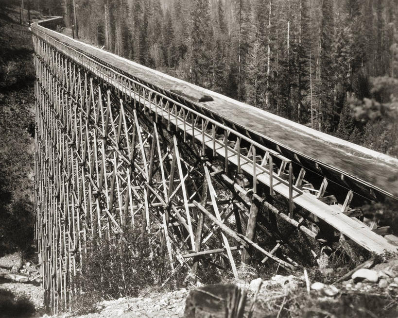 无人,横图,黑白,室外,白天,锻炼,快乐,比赛,运动,竞争,水,环保,木制,高处,沟渠,娱乐,树,休闲,工业,摄影,能源,回收,资源,体育运动,圆木,沟壑,利用,低碳,循环,常绿树,持续,水闸,体育,健身