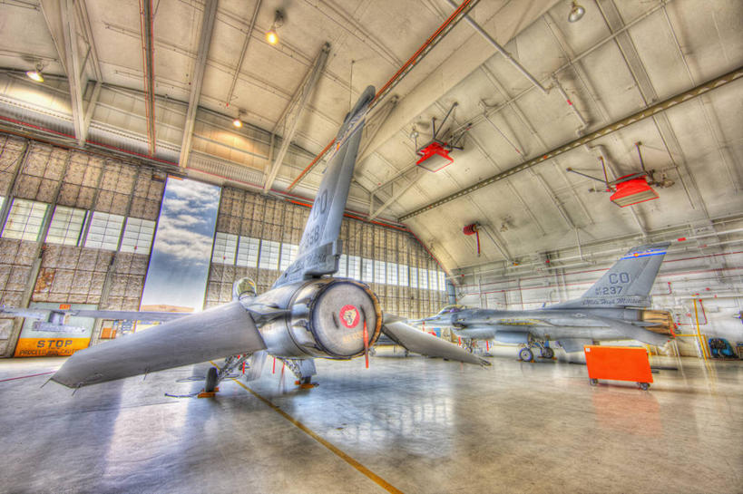 无人,横图,室内,白天,安全,美国,尾巴,圆锥,力量,战争,摄影,空军,准确,打斗,进攻,军用机,座舱,科罗拉多州,F-16战隼战斗机,蝰蛇,空气污染,技能,彩图,飞机库