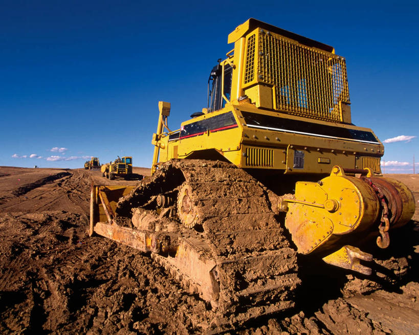 无人,横图,室外,白天,留白,建筑业,齿轮,山,条纹,金属,地平线,田地,云,辽阔,地面,串,黄色,蓝色,天空,休息,广阔,发动机,战争,摄影,一望无际,控制,泥,北美,延伸,毁灭,视角,推土机,发展,科罗拉多州,天地相交,丹佛,无边无际,一马平川,进展,控制杆,滑车,彩图,轮胎印