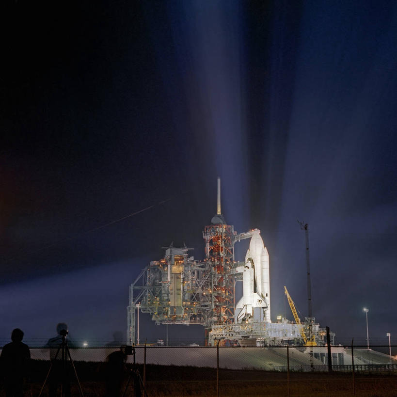 三个人,摄影师,方图,室外,夜晚,长时间曝光,探险,美国,发射台,摄影,工程,北美,北美洲,美洲,航天飞机,哥伦比亚号,佛罗里达,佛罗里达州,佛州,阳光州,肯尼迪航天中心,北亚美利加洲,亚美利加洲,梅里特岛,美国宇航局,彩图,美利坚合众国,泛光照明,空间探索,火箭加速器