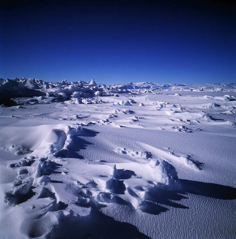 无人,竖图,俯视,室外,白天,旅游,度假,石头,美景,雪,大雪,丹麦,欧洲,一堆,阴影,堆叠,堆积,光线,石子,影子,积雪,景观,雪景,冬季,冬天,娱乐,蓝色,蓝天,天空,阳光,自然,天,享受,休闲,景色,放松,寒冷,晴朗,堆,自然风光,北欧,万里无云,格陵兰,格陵兰岛,严寒,丹麦王国,石块,岩石,晴空,晴空万里,彩图,高角度拍摄