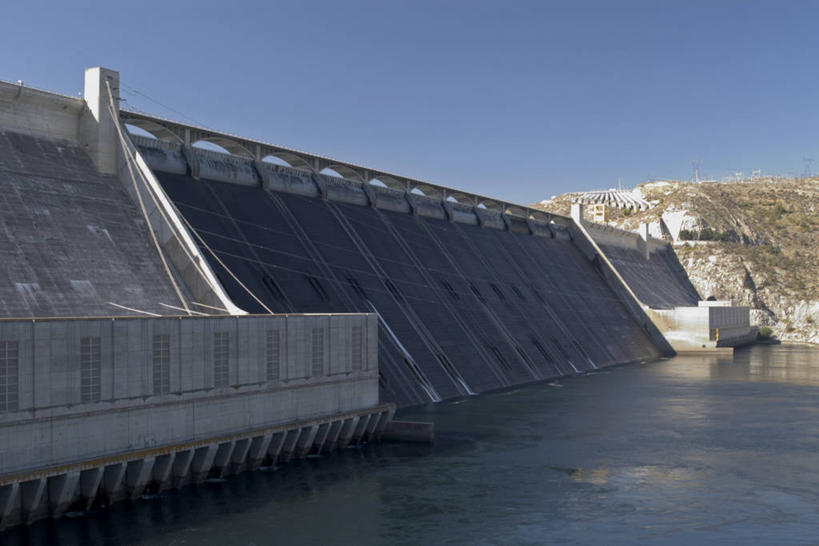 无人,横图,室外,白天,正面,旅游,度假,灌溉,河流,石头,美景,山,山脉,水,建筑,华盛顿,美国,蓄水,阴影,波纹,光线,石子,影子,河水,景观,山峰,水流,山峦,娱乐,建设,水坝,水库,蓝色,蓝天,水纹,天空,阳光,自然,波浪,群山,天,享受,休闲,发电,景色,放松,晴朗,北美,北美洲,自然风光,美洲,华盛顿州,坝,哥伦比亚河,航运,万里无云,常绿之州,常青州,北亚美利加洲,亚美利加洲,防洪,供水,水力发电,大古力水坝,大库利水坝,大库里水坝,大古力水电站,石块,岩石,晴空,晴空万里,彩图