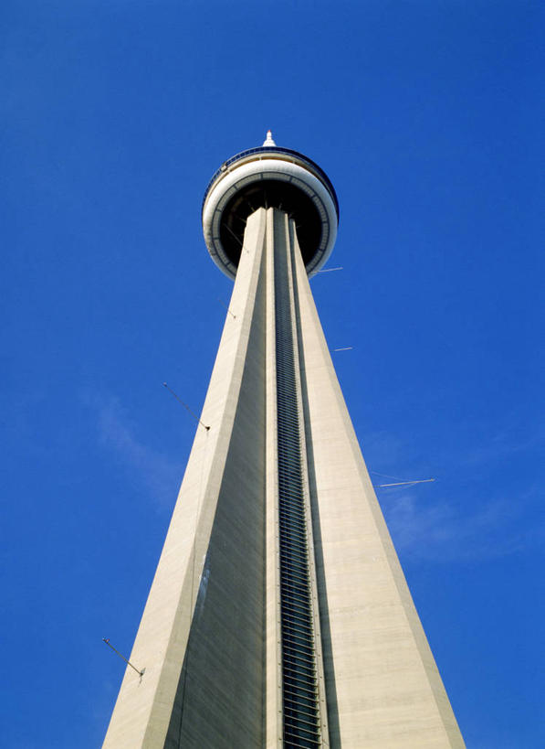 无人,高楼大厦,竖图,室外,白天,仰视,度假,美景,城市风光,标志建筑,城市,大厦,地标,建筑,摩天大楼,加拿大,阴影,光线,影子,景观,云,云朵,云彩,娱乐,建设,现代,蓝色,白云,蓝天,天空,阳光,天,享受,休闲,景色,放松,晴朗,北美,北美洲,美洲,电视塔,多伦多,省会,北亚美利加洲,亚美利加洲,兴旺,加拿大多伦多电视塔,加拿大国家电视塔,CN电视塔,安大略省,安省,北方好莱坞,多伦多市,西恩塔,发达,蓬勃,晴空,彩图,低角度拍摄,大楼,高层建筑,高楼,摩天楼