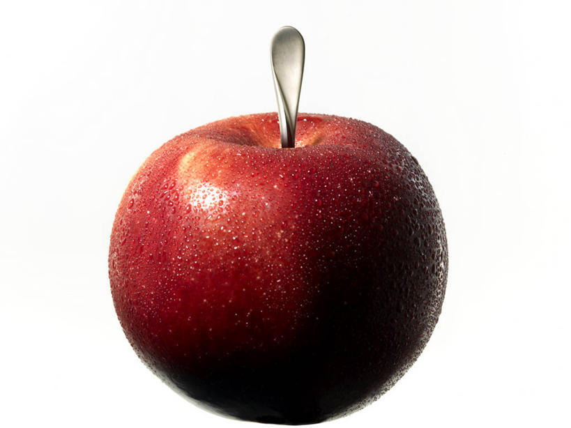 无人,横图,室内,特写,白天,白色背景,正面,苹果,水果,阴影,弯曲,新鲜,反射,影子,勺子,生食,食品,果实,食物,一个,红色,调羹,汤匙,摄影,有机食品,绿色食品,影棚,插入,彩图,影棚拍摄,拍摄