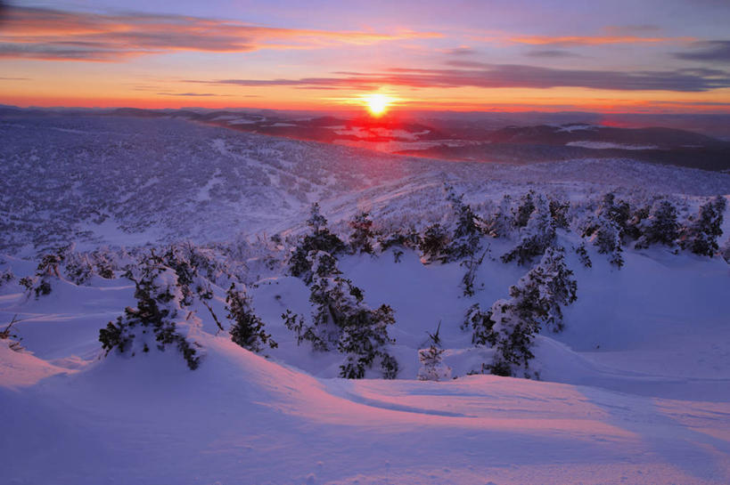 无人,横图,俯视,室外,白天,旅游,度假,美景,日落,森林,山,树林,雪,雪山,植物,大雪,加拿大,阴影,光线,影子,冰,积雪,景观,山峰,晚霞,霞光,雪景,云,云朵,冬季,冬天,落日,山峦,云彩,娱乐,树,树木,蓝色,绿色,白云,蓝天,天空,阳光,自然,黄昏,天,享受,休闲,景色,彩霞,放松,寒冷,生长,成长,连绵,冰冷,北美,北美洲,绵延,自然风光,美洲,北亚美利加洲,亚美利加洲,严寒,冰凉,酷寒,凛冽,凛凛,极冷,联贯,魁北克省,夕照,夕阳,彩图,高角度拍摄,盖斯佩半岛,古壁省,魁省,斜阳