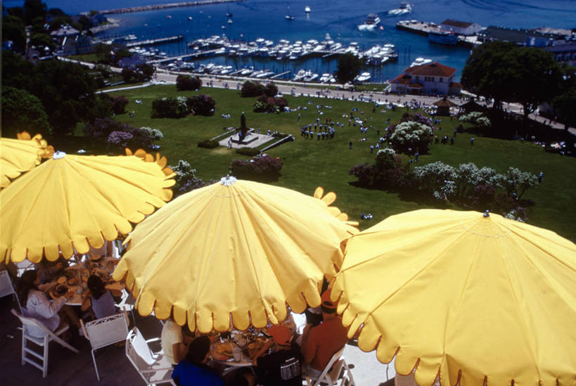 无人,码头,横图,俯视,室外,白天,旅游,度假,草地,草坪,岛屿,海浪,海洋,美景,植物,港口,船,美国,一排,阴影,波纹,整齐,光线,伞,影子,雨伞,遮阳伞,景观,浪花,游艇,娱乐,阳伞,草,树,树木,排列,黄色,绿色,水纹,阳光,自然,海水,交通工具,波浪,享受,休闲,景色,放松,生长,成长,北美,北美洲,队列,自然风光,载具,美洲,海景,北亚美利加洲,亚美利加洲,密歇根,密歇根州,貂熊州,狼獾之州,狼獾州,麦基诺岛,大海,风浪,海,海水的波动,近岸浪,列岛,群岛,涌浪,诸岛,彩图,高角度拍摄,摆渡口,埠头,渡口,渡头,港湾,海港,货运码头,口岸,商港