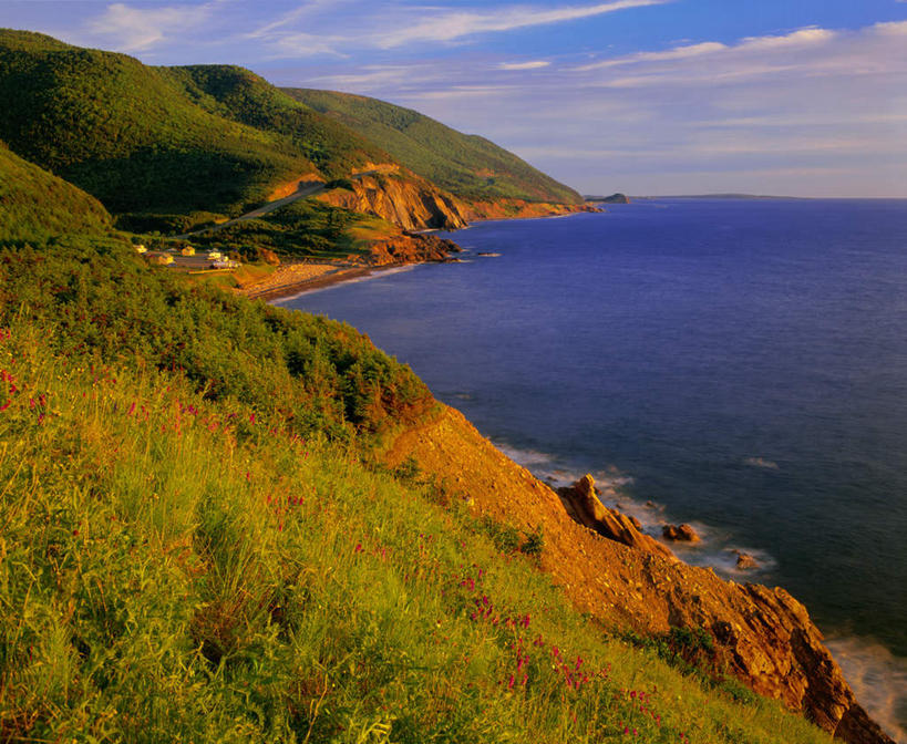 无人,横图,俯视,航拍,室外,白天,旅游,度假,安全,草地,草坪,海浪,海洋,石头,美景,沙滩,植物,加拿大,阴影,平静,光线,沙子,石子,影子,海岸,景观,浪花,云,云朵,沙地,云彩,娱乐,草,树,树木,蓝色,绿色,白云,蓝天,天空,阳光,自然,海水,天,享受,休闲,景色,放松,生长,晴朗,成长,宁静,北美,北美洲,鸟瞰,自然风光,美洲,和平,安详,海景,新斯科舍,北亚美利加洲,亚美利加洲,太平,安适,布雷顿角岛,新斯科舍省,安好,宁靖,大海,风浪,海,海水的波动,海滩,近岸浪,石块,涌浪,晴空,彩图,高角度拍摄