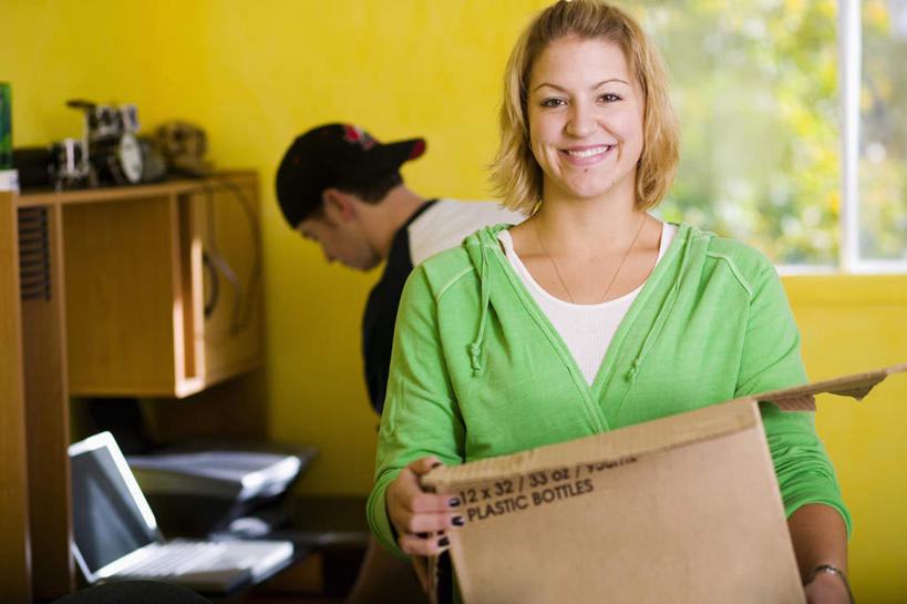 西方人,两个人,站,搬运,横图,室内,白天,正面,电脑,笔记本电脑,草地,草坪,植物,窗户,柜子,欧洲,加拿大,欧洲人,阴影,光线,网络,包装,影子,纸箱,墙,储物柜,注视,通讯设备,玻璃窗,墙壁,墙面,草,绿色,阳光,容器,箱子,观察,看,站着,观看,察看,无线,北美,北美洲,储存,关注,纸板箱,美洲,通信设备,无线网络,无线上网,便携式电脑,包装箱,北亚美利加洲,亚美利加洲,安大略省,安省,储备,蕴藏,贮备,手提电脑,男人,男性,年轻男性,年轻女性,女人,女性,白种人,搬,站立,半身,彩图,贮存