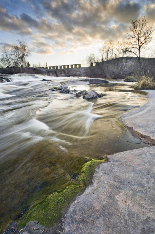 无人,竖图,室外,白天,正面,旅游,度假,河流,美景,水,雪,植物,大雪,加拿大,阴影,光线,影子,河水,积雪,景观,水流,雪景,云,云朵,冬季,冬天,云彩,娱乐,树,树木,蓝色,绿色,白云,蓝天,天空,阳光,自然,天,享受,休闲,景色,放松,寒冷,生长,晴朗,成长,北美,北美洲,自然风光,美洲,省会,北亚美利加洲,亚美利加洲,严寒,马尼托巴,马尼托巴省,曼尼托巴省,温尼伯,晴空,彩图