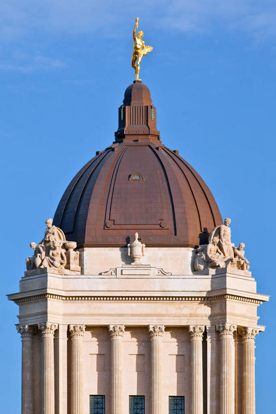 无人,家,竖图,室外,白天,仰视,度假,美景,窗户,落地窗,城市风光,城市,加拿大,阴影,光线,影子,柱子,房屋,墙,屋子,景观,娱乐,楼房,玻璃窗,墙壁,墙面,住宅,蓝色,蓝天,天空,阳光,天,享受,休闲,景色,放松,晴朗,北美,北美洲,美洲,万里无云,省会,北亚美利加洲,亚美利加洲,马尼托巴,马尼托巴省,曼尼托巴省,温尼伯,晴空,晴空万里,彩图,低角度拍摄,房子