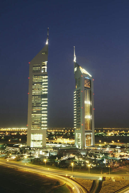 无人,高楼大厦,竖图,俯视,航拍,室外,夜晚,度假,美景,城市风光,标志建筑,城市,大厦,道路,地标,建筑,路,摩天大楼,公路,阿联酋,亚洲,阴影,装饰,光线,影子,景观,灯光,交通,娱乐,建设,享受,休闲,景色,放松,华丽,修饰,点缀,鸟瞰,西亚,阿拉伯联合酋长国,迪拜,阿联酋大厦,衬托,美观,雅致,雅观,杜拜,马路,彩图,高角度拍摄,大楼,高层建筑,高楼,摩天楼