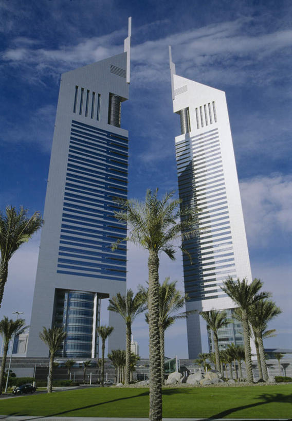 无人,高楼大厦,竖图,室外,白天,仰视,度假,草地,草坪,美景,植物,城市风光,标志建筑,城市,大厦,地标,建筑,摩天大楼,阿联酋,亚洲,阴影,繁华,光线,影子,景观,云,云朵,云彩,娱乐,建设,草,树,树木,蓝色,绿色,白云,蓝天,天空,阳光,自然,天,享受,休闲,景色,放松,生长,晴朗,成长,西亚,阿拉伯联合酋长国,迪拜,阿联酋大厦,繁荣,杜拜,发达,晴空,彩图,低角度拍摄,大楼,高层建筑,高楼,摩天楼