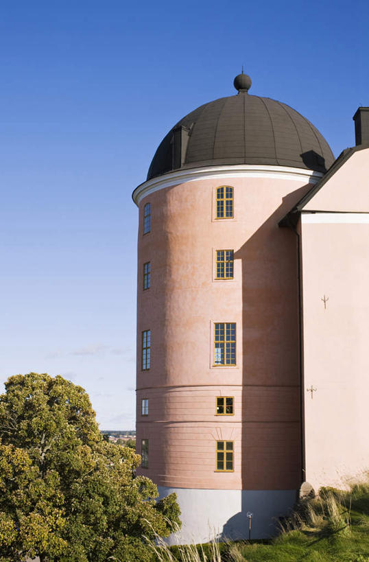 无人,高楼大厦,竖图,室外,白天,正面,度假,美景,城市风光,城市,大厦,建筑,摩天大楼,雕塑,瑞典,欧洲,艺术,装饰,雕刻,雕像,景观,娱乐,蓝色,蓝天,天空,工艺品,天,享受,休闲,景色,放松,晴朗,纪念,美术,斯堪的纳维亚,北欧,斯堪的纳维亚半岛,主题,陈列,万里无云,功能,美学,瑞典王国,乌普萨拉省,晴空,晴空万里,彩图,大楼,高层建筑,高楼,摩天楼