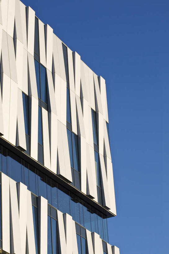 无人,家,竖图,室外,白天,仰视,度假,美景,城市风光,城市,瑞典,欧洲,阴影,光线,影子,房屋,屋子,景观,娱乐,楼房,住宅,蓝色,蓝天,天空,阳光,天,享受,休闲,景色,放松,晴朗,斯堪的纳维亚,北欧,斯堪的纳维亚半岛,万里无云,瑞典王国,乌普萨拉省,晴空,晴空万里,彩图,低角度拍摄,房子