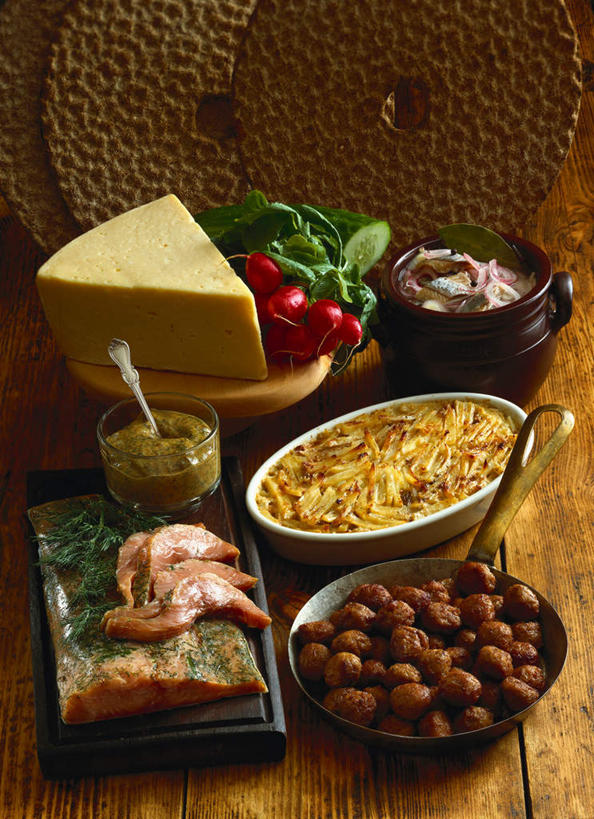 点心,海鲜,面包,奶酪,无人,竖图,俯视,室内,白天,桌面,桌子,萝卜,胡萝卜,蔬菜,一堆,阴影,堆叠,堆积,新鲜,光线,木制,影子,勺子,陶瓷,莴苣,莴笋,酱料,肉,鱼肉,蘸酱,干酪,起司,食品,面点,陶瓷制品,芝士,营养,水产,肉类,海洋生物,食物,糕点,阳光,木制品,容器,调羹,汤匙,碗,乳酪,有机食品,绿色食品,储藏,堆,鲱鱼,乳制品,储存,水生动物,海产品,水生物,发酵,肉食,海底动物,香笋,千金菜,红萝卜,甘荀,彩图,高角度拍摄,贮存