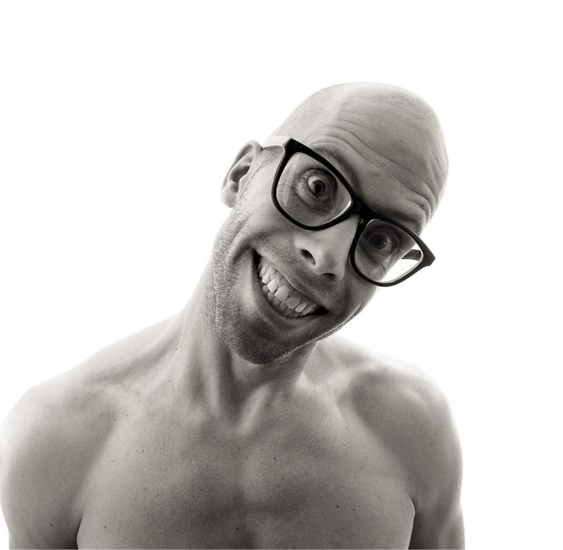 西方人,秃头,一个人,笑,大笑,横图,室内,特写,白天,白色背景,正面,兴奋,欧洲,欧洲人,仅一个男性,仅一个人,一副,眼镜,裸露,仅一个年轻男性,张嘴,夸张,摄影,影棚,裸,近视眼镜,张大嘴巴,哈哈大笑,夸大,男人,男性,年轻男性,白种人,光头,无发,张开嘴,半身,彩图,影棚拍摄,高兴,狂笑,拍摄