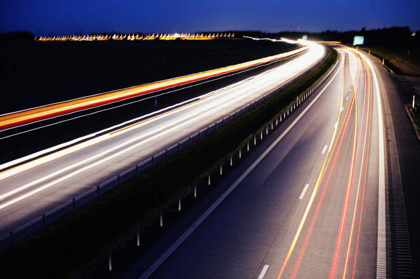 无人,横图,室外,白天,正面,长时间曝光,度假,美景,植物,城市风光,城市,道路,路,公路,汽车,照明,瑞典,欧洲,景观,灯光,分界线,停车线,交通,娱乐,车,灯,绿色,自然,灯具,交通工具,轿车,享受,休闲,景色,放松,警示,生长,成长,车灯,尾灯,车行道,车行道分界线,照亮,提醒,照明设备,斯堪的纳维亚,提示,载具,北欧,斯堪的那维亚,斯堪的那维亚半岛,斯堪的纳维亚半岛,标线,曝光,车行线,瑞典王国,乌普萨拉省,马路,彩图