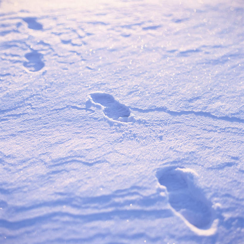 无人,竖图,俯视,室外,白天,旅游,度假,安全,雪,大雪,脚印,阴影,平静,光线,影子,积雪,雪景,冬季,冬天,娱乐,风景,阳光,享受,休闲,景色,放松,寒冷,风光,宁静,足迹,景物,和平,安详,严寒,行踪,脚迹,风物,光景,景致,太平,安适,安好,宁靖,彩图,高角度拍摄