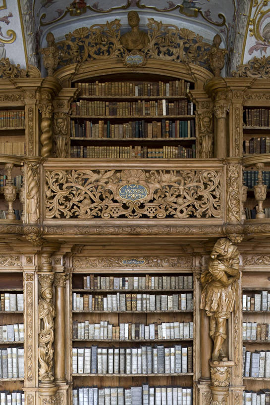 无人,图书馆,竖图,室内,白天,正面,旅游,度假,天花板,标志建筑,地标,建筑,书籍,雕塑,德国,欧洲,阴影,花纹,艺术,装饰,光线,雕刻,雕像,影子,建筑群,娱乐,建设,阳光,楼层,工艺品,享受,休闲,放松,纪念,美术,西欧,斑纹,主题,陈列,浏览室,德意志联邦共和国,功能,美学,巴伐利亚,巴伐利亚州,拜恩州,拜恩自由州,挡书板,书挡,书夹,书立,书,图书,彩图,书库,图书库,阅览室