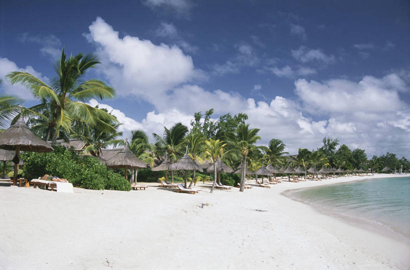 无人,横图,室外,白天,正面,旅游,度假,海浪,海洋,美景,沙滩,植物,棕榈树,椅子,非洲,毛里求斯,阴影,光线,沙子,影子,躺椅,亭子,海岸,景观,浪花,云,云朵,稻草,沙地,云彩,娱乐,树,树木,蓝色,绿色,白云,蓝天,天空,阳光,自然,海水,天,享受,休闲,景色,放松,生长,晴朗,成长,沙滩椅,自然风光,海景,阿非利加洲,毛里求斯共和国,大海,风浪,海,海水的波动,海滩,近岸浪,涌浪,晴空,彩图